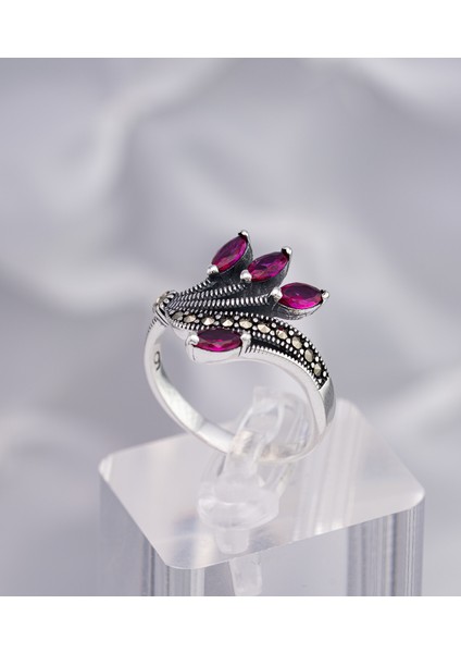 Mor Yaprak Formlu Zirkon Taşlı 925 Ayar Gümüş Kadın Yüzük – Zarif ve Şık Tasarım modelleri