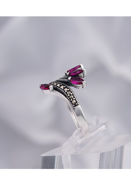 Mor Yaprak Formlu Zirkon Taşlı 925 Ayar Gümüş Kadın Yüzük – Zarif ve Şık Tasarım fırsatları