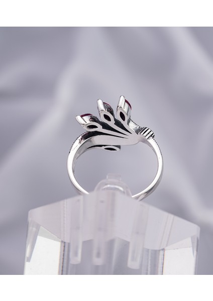 Mor Yaprak Formlu Zirkon Taşlı 925 Ayar Gümüş Kadın Yüzük – Zarif ve Şık Tasarım