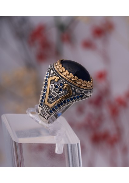 Lacivert Doğal Taşlı Altın Detaylı 925 Ayar Gümüş Erkek Yüzük – Gösterişli ve Asil Tasarım fiyatları