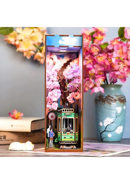 Sakura Seyahati – Mini Ahşap Book Nook – Kendin Yap Japon Kiraz Çiçekleri Temalı Book Nook fiyatları