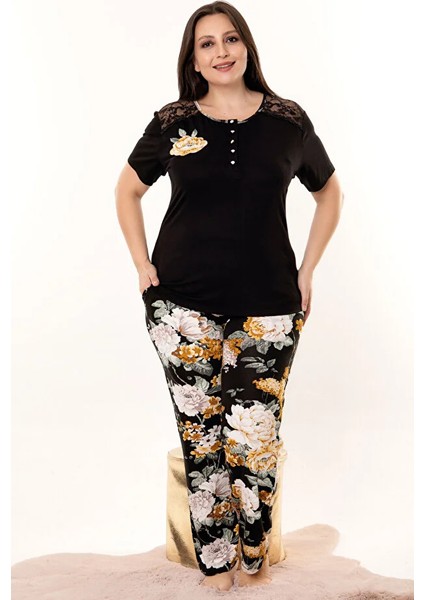 Lady Büyük Beden Çiçek Desenli Kısa Kol Tüllü Detaylı Viskon Kumaş Kapri Pijama Takımı