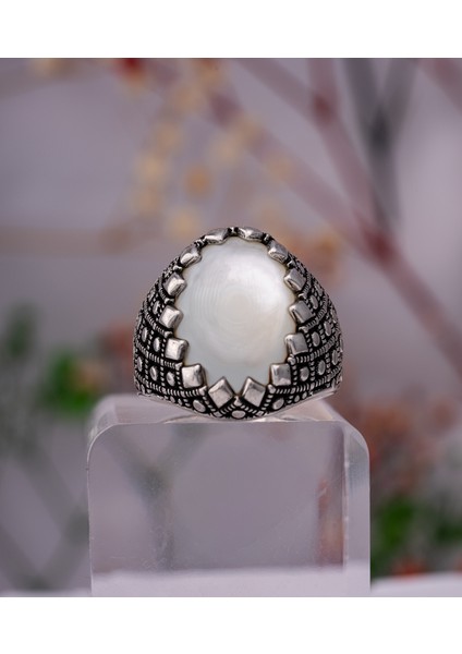 Duman Beyazı Doğal Taşlı 925 Ayar Gümüş Erkek Yüzük – Şık ve Gösterişli Tasarım