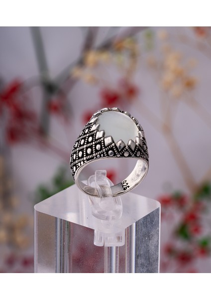 Duman Beyazı Doğal Taşlı 925 Ayar Gümüş Erkek Yüzük – Şık ve Gösterişli Tasarım fiyatları