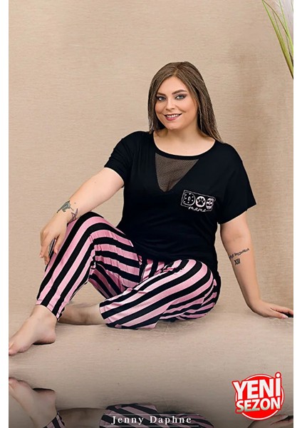 Lady Viskon Kumaş Büyük Beden Çizgi Desenli Göğüs Kısmı Tül Detaylı Kısa Kollu Pijama Takımı