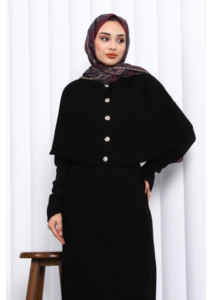 Siyah Pelerin Detaylı Uzun Triko Elbise