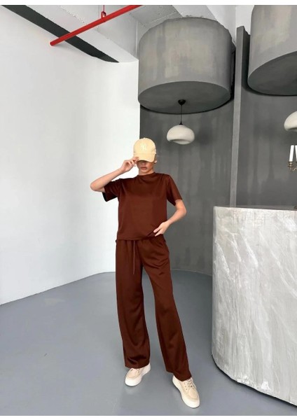Osy Modal Yumuşak Dokulu Kumaş Kısa Kollu Bluz Rahat Pantalon Ikili Takım- Kahverengi
