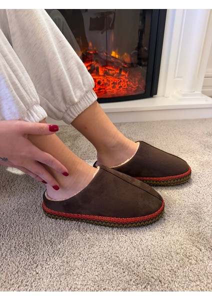 Kadın Yumuşak ve Hafif Örgü Desenli Içi Yünlü Peluş Ev Terliği