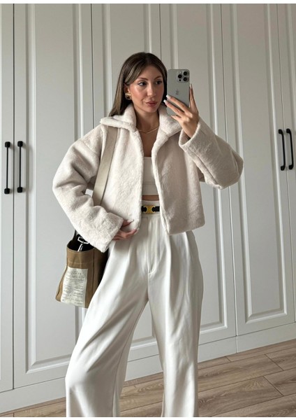 Tasarım Oversize Kesim Geniş Yaka Astarlı Kısa Pinterest Muadil Yumuşak Peluş Tüylü Kürk Ceket Kaban fiyatları