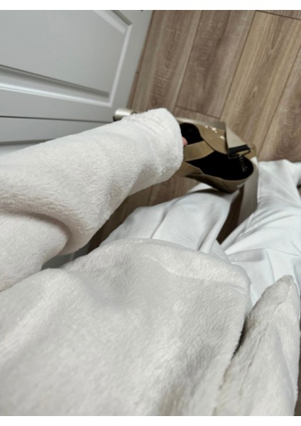 Tasarım Oversize Kesim Geniş Yaka Astarlı Kısa Pinterest Muadil Yumuşak Peluş Tüylü Kürk Ceket Kaban modelleri