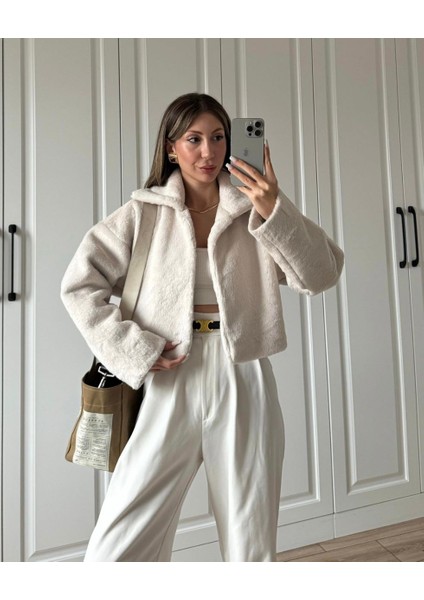 Tasarım Oversize Kesim Geniş Yaka Astarlı Kısa Pinterest Muadil Yumuşak Peluş Tüylü Kürk Ceket Kaban fırsatları