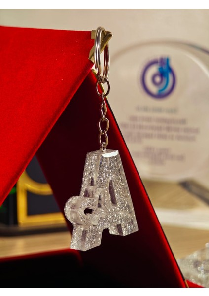 Harfli Anahtarlık Kişiye Özel Yapım Epoksi El Yapımı Hediyelik Ürün Kelebek Desenli Anahtarlık Mağzamızda Bütün Harfler Mevcuttur fiyatları