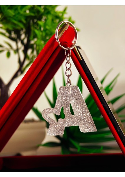 Harfli Anahtarlık Kişiye Özel Yapım Epoksi El Yapımı Hediyelik Ürün Kelebek Desenli Anahtarlık Mağzamızda Bütün Harfler Mevcuttur modelleri