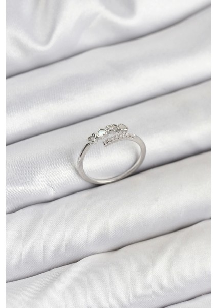 Bfs Pirinç Gümüş Renk Kalpli Detaylı Zirkon Taşlı Kadın Yüzük