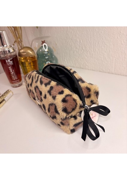 Leopar Desenli Peluş Makyaj Çantası/kalemlik – Yumuşak Dokulu, Siyah Saten Astarlı