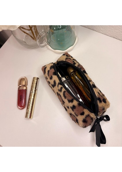 Leopar Desenli Peluş Makyaj Çantası/kalemlik – Yumuşak Dokulu, Siyah Saten Astarlı fiyatları