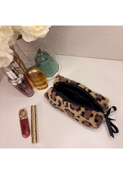 Leopar Desenli Peluş Makyaj Çantası/kalemlik – Yumuşak Dokulu, Siyah Saten Astarlı fırsatları