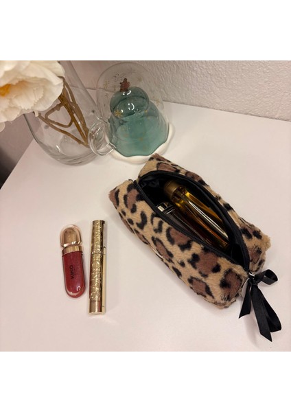 Leopar Desenli Peluş Makyaj Çantası/kalemlik – Yumuşak Dokulu, Siyah Saten Astarlı indirimleri