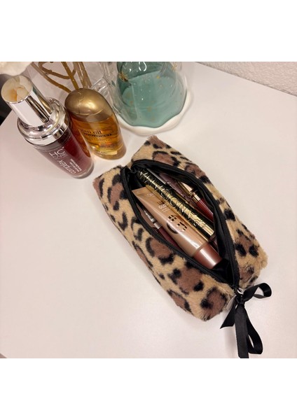 Leopar Desenli Peluş Makyaj Çantası/kalemlik – Yumuşak Dokulu, Siyah Saten Astarlı