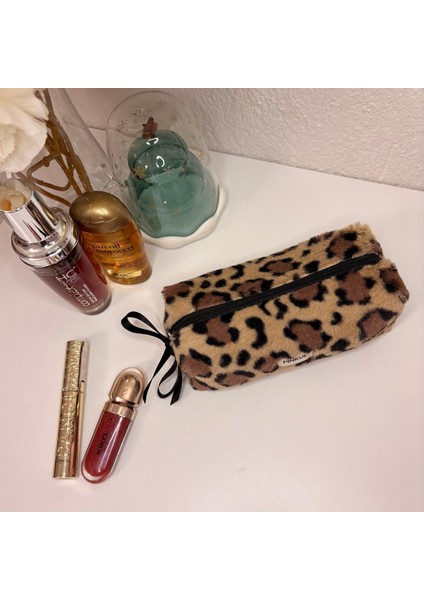 Leopar Desenli Peluş Makyaj Çantası/kalemlik – Yumuşak Dokulu, Siyah Saten Astarlı