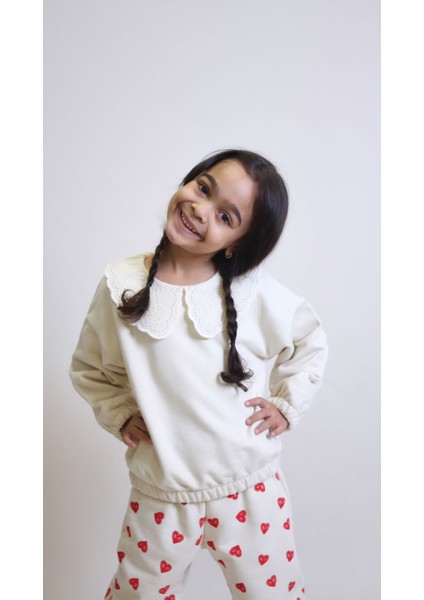 Kız Çocuk Yakalı Kalp Desenli Takım