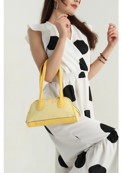 Sarı Parlak Kırışık Dokulu Fermuarlı Kadın El ve Kol Çantası fiyatları