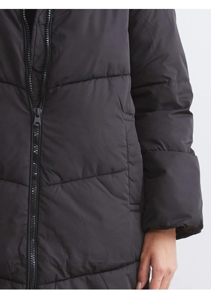 Lcw Eco Siyah Dik Yaka Kadın Şişme Mont modelleri