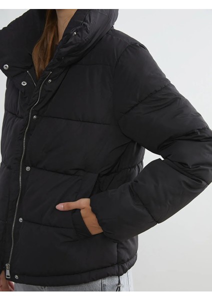 Lcw Eco Siyah Dik Yaka Kadın Şişme Mont modelleri
