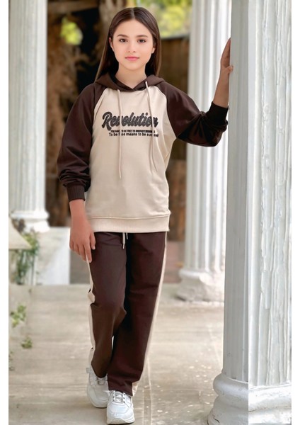 Yazı Desenli Kapşonlu Kahverengi Renk Kız Çocuk Takım modelleri