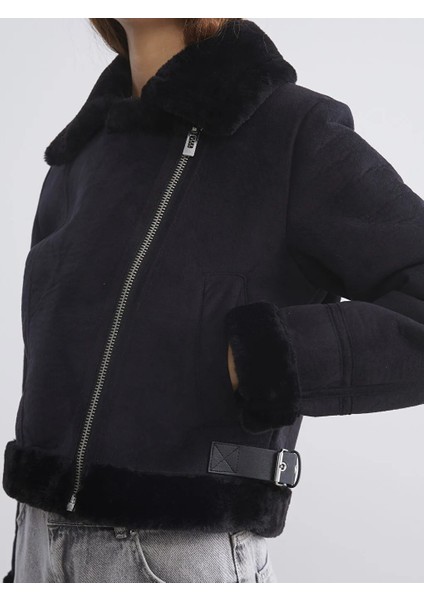 Xsıde Siyah Kürk Yaka Kadın Süet Görünümlü Mont modelleri