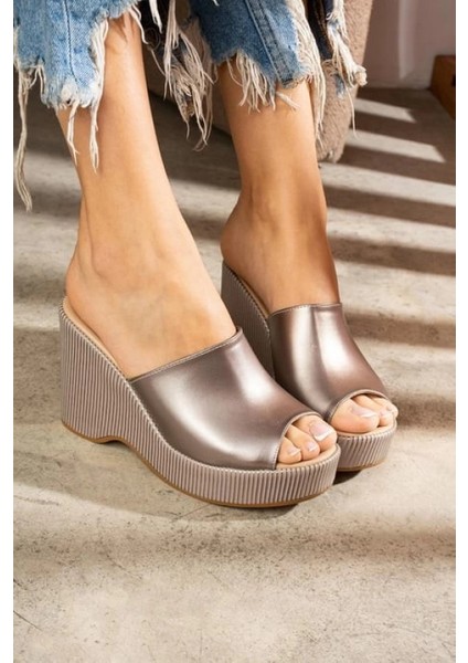 Yzlal Tlay Platin Cilt Dolgu Topuk Terlik (Numara: 36)