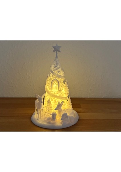 Winter Forest Tree – Işıklı Geyikli Yılbaşı Mumluk (1 Tealight Mum Hediye, 18 cm Yükseklik)