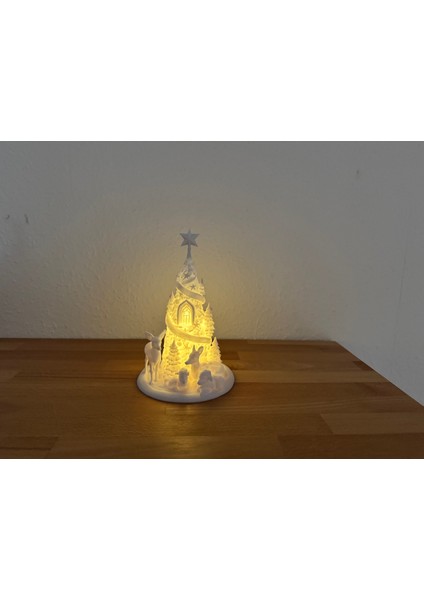 Winter Forest Tree – Işıklı Geyikli Yılbaşı Mumluk (1 Tealight Mum Hediye, 18 cm Yükseklik) fiyatları