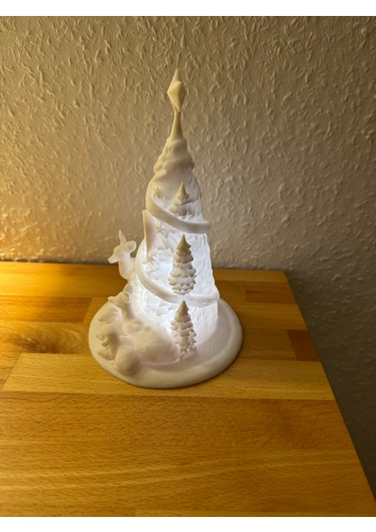 Winter Forest Tree – Işıklı Geyikli Yılbaşı Mumluk (1 Tealight Mum Hediye, 18 cm Yükseklik) fırsatları