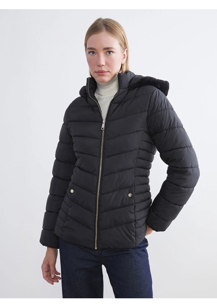 Lcwaıkıkı Classic Siyah Kürklü Kapüşonlu Kadın Şişme Mont