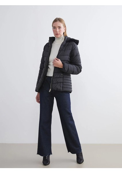 Lcwaıkıkı Classic Siyah Kürklü Kapüşonlu Kadın Şişme Mont modelleri