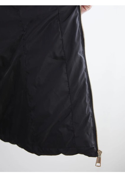 Lcwaıkıkı Classic Siyah Kürklü Kapüşonlu Kadın Şişme Mont fırsatları