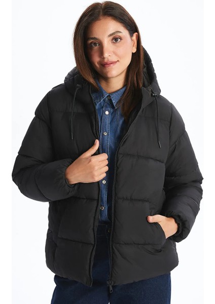 Lcwaıkıkı Classic Siyah Kapüşonlu Kadın Şişme Mont