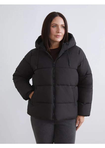 Lcwaıkıkı Classic Siyah Kapüşonlu Kadın Şişme Mont fiyatları