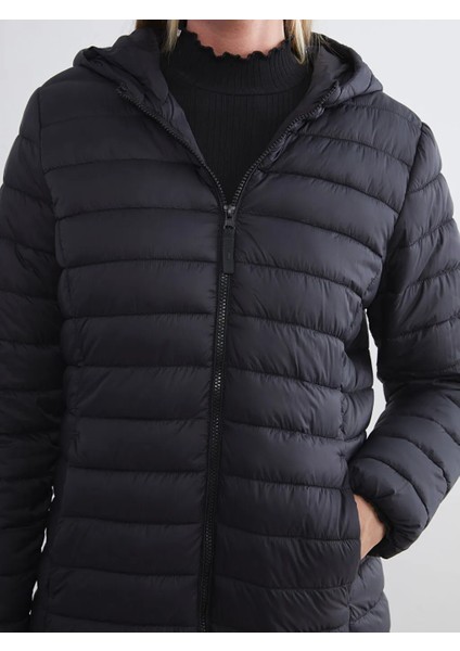 Lcwaıkıkı Classic Siyah Kapüşonlu Kadın Şişme Mont fırsatları