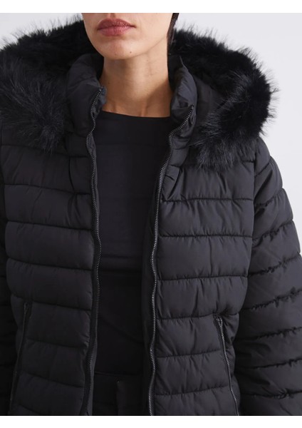 Lcw Vision Siyah Kapüşonlu Kadın Şişme Mont modelleri