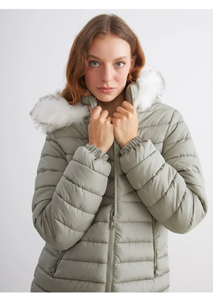 Lcw Vision Haki Kapüşonlu Kadın Şişme Mont
