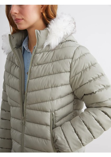 Lcw Vision Haki Kapüşonlu Kadın Şişme Mont modelleri