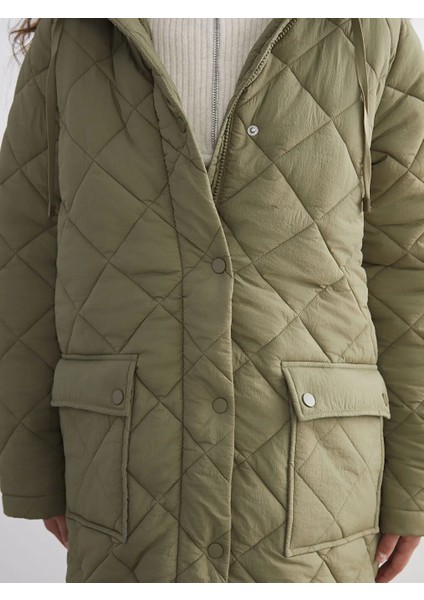 Lcw Modest Haki Kapüşonlu Kapitone Oversize Kadın Şişme Mont modelleri