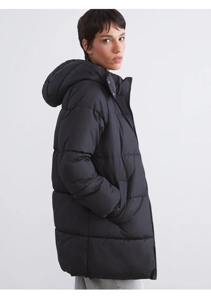Lcw Vision Siyah Kapüşonlu Kadın Şişme Mont