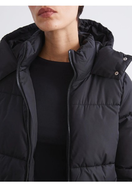 Lcw Vision Siyah Kapüşonlu Kadın Şişme Mont modelleri