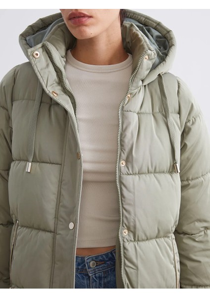 Lcw Vision Haki Kapüşonlu Kadın Şişme Mont modelleri