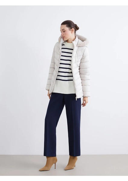 Lcwaıkıkı Classic Bej Kürklü Kapüşonlu Kadın Şişme Mont modelleri