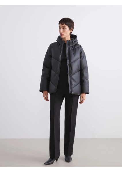 Lcw Vision Siyah Kapüşonlu Kadın Deri Görünümlü Mont fiyatları