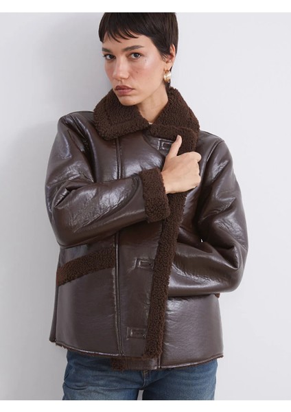Lcw Vision Kahverengi Pelüş Gömlek Yaka Kadın Deri Görünümlü Mont